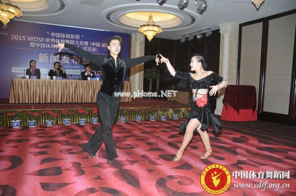 点击图片可在新窗口打开 http://adminfile.cdsf.org.cn//image/news/2015WDSFfabuhui-wuhan1.jpg